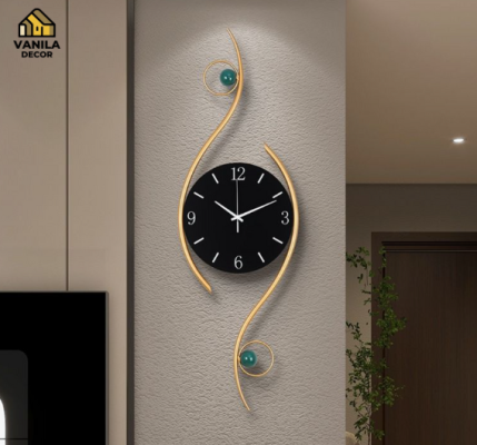 Mẫu đồng hồ treo tường trang trí phòng khách với màu tương phản