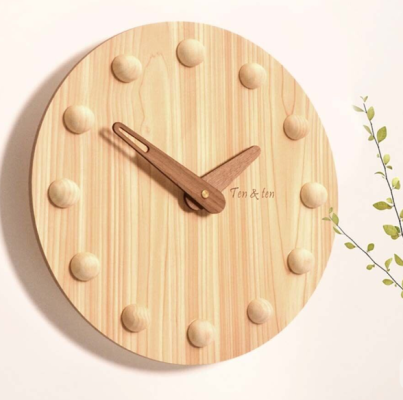 Mẫu đồng hồ treo tường trang trí phòng ngủ gỗ